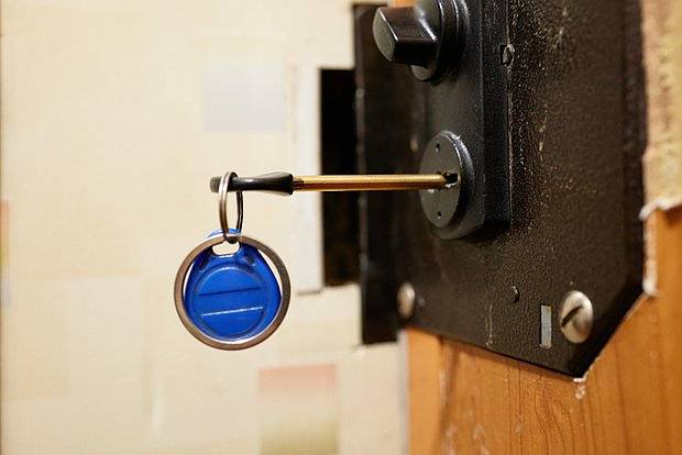 Пожилая россиянка поверила лжесиловикам и лишилась квартиры