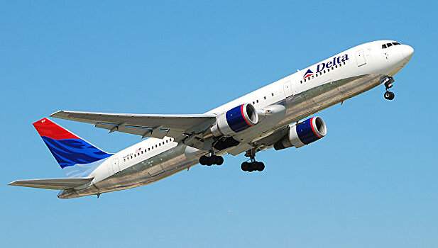 Пассажирам Delta Airlines устроили «пытку водой»
