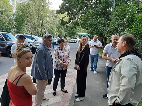 Глава управы провела встречу с жителями дома на бульваре Маршала Рокоссовского