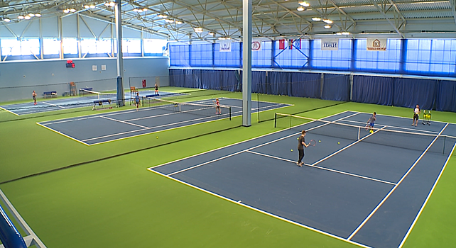 Роман Терюшков проверил качество отремонтированных теннисных кортов в Подольской академии