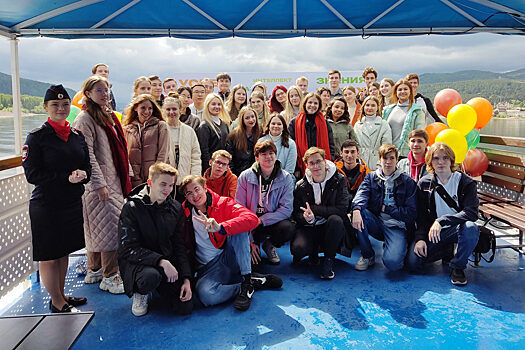 В Красноярске одарённые выпускники отправились в круиз на теплоходе