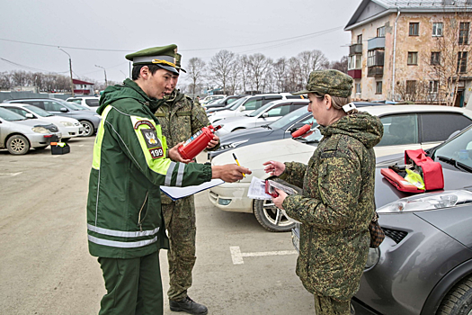 Специалисты военной автомобильной инспекции провели занятия с военнослужащими - водителями