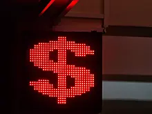 Эксперт заявил о переоцененности доллара