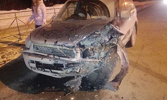 Toyota RAV4 вылетела на встречку и протаранила Toyota Corolla