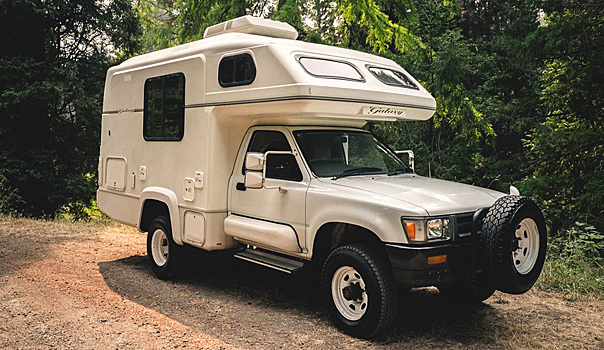 Редкий экземпляр 1993 года - Toyota Hilux Galaxy Camper