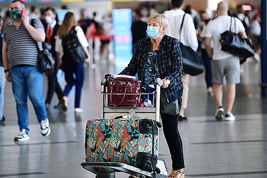 Свыше 60 рейсов задержали и отменили в аэропортах Москвы