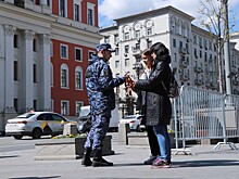 Сотрудники Росгвардии присоединились к всероссийской акции «Георгиевская ленточка» в Москве