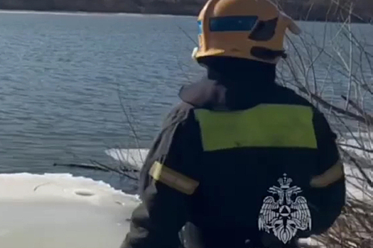 В Дубне за день провалились под лед два рыбака: один погиб