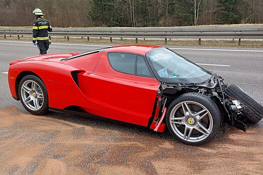 В Германии разбили Ferrari Enzo. Такая может стоить $6 млн