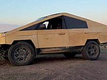 Реплика Tesla Cybertruck из фанеры