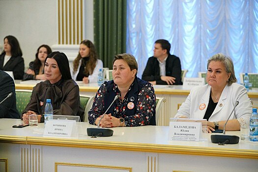 Илья Середюк вручил награды кузбасским волонтёрам