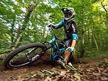 Даунхилл на велосипеде с горы — экстремальный спуск на велосипеде, основы и приёмы от эксперта