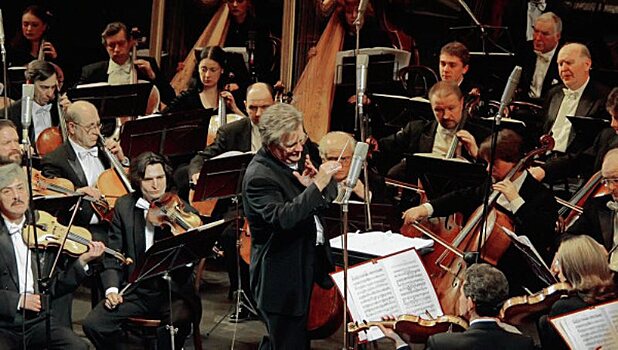 Путин поздравил с юбилеем оркестр им. Чайковского