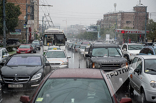 Транспортный коллапс в Ереване: до чего доведут "газельные" баталии