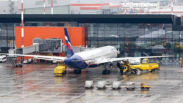 Юрист Костин объяснил, что делать, если задержали авиарейс