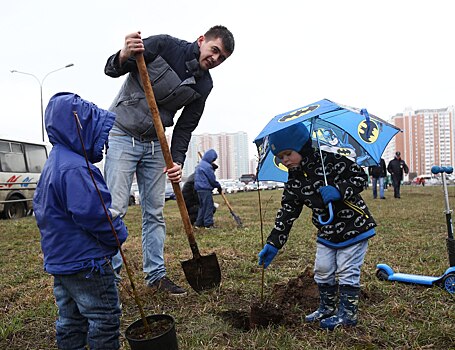 Жители Покровского-Стрешнева высадят на субботнике именные деревья
