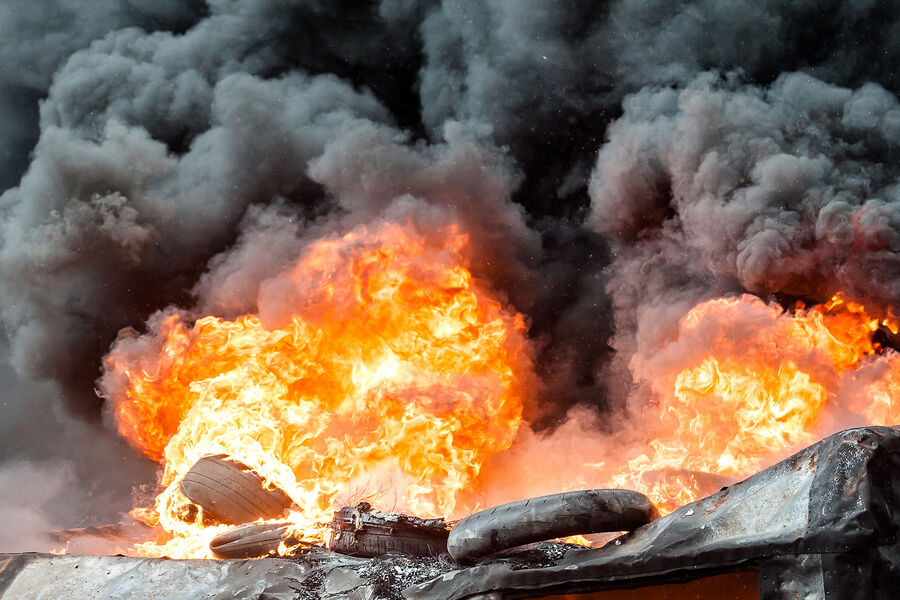 Складское помещение вспыхнуло в Петербурге