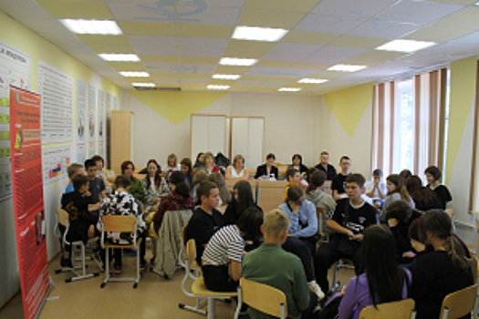 В Оренбургской области полицейские и общественник провели мероприятие ко дню борьбы с наркоманией и незаконным оборотом наркотиков