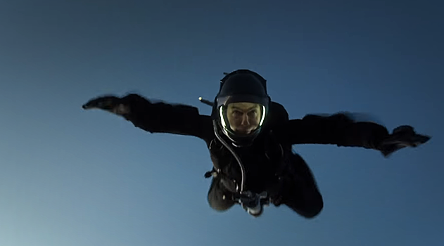 Том Круз стал первым актером, кому разрешили прикоснуться к вывеске «Голливуд»