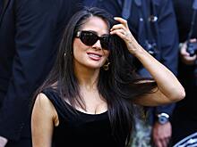 Тренд на естественное старение: Сальма Хайек перестала прятать седые волосы