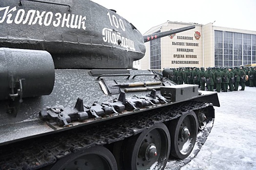 В Казани загорелось высшее танковое командное училище