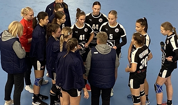 Юные волгоградские гандболистки выиграли два домашних матча