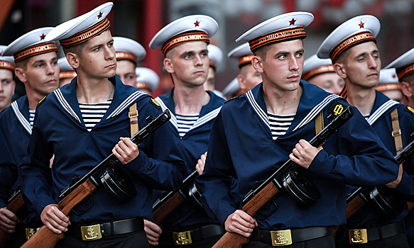 Пока вы спали: парад в Крыму поссорил РФ и Украину