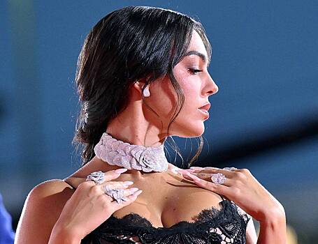 Невеста Роналду похвасталась роскошным помолвочным кольцом