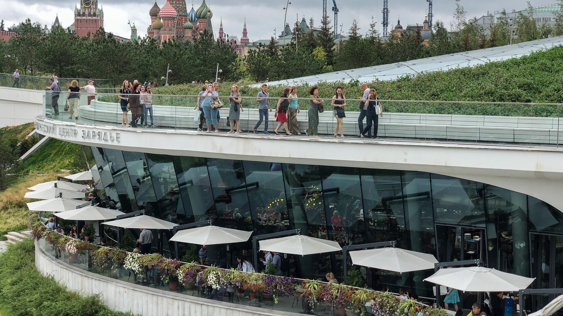 В Москве закрывали доступ в парк «Зарядье» из-за неопознанного устройства