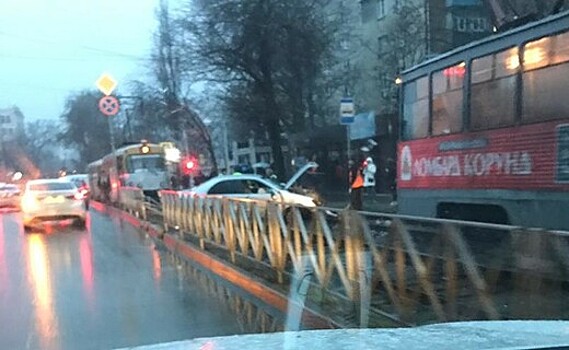 В Краснодаре в результате ДТП заблокировано движение трамваев