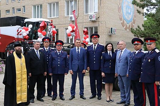 В Ростовской области четырем казачьим кадетским учреждениям переданы современные комбайны