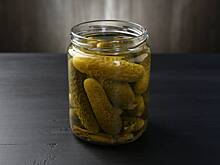 Россиянин нашел червей в маринованных огурцах