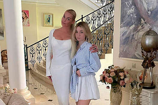 Волочкова призналась, что "месяцами не общалась" с 17-летней дочерью