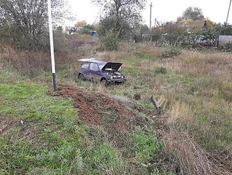 В Самарской области водитель Renault устроил аварию и скрылся