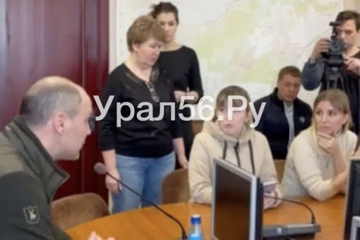 «Урал56.ру»: губернатор Паслер потребовал от граждан не снимать встречу с ним