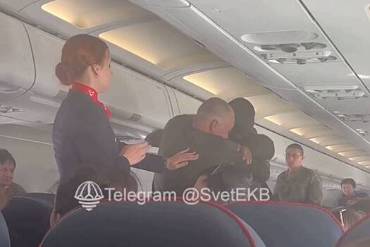 Пьяные россияне в военной форме устроили дебош в самолете