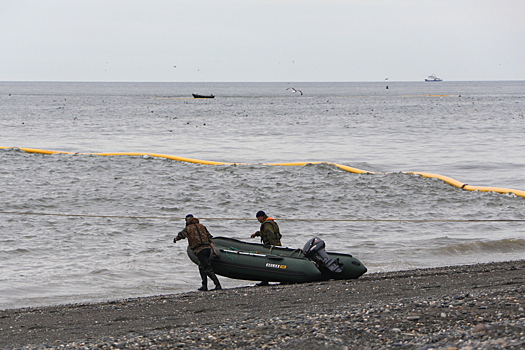 СК возбудил дело после гибели пассажира перевернувшейся лодки в Геленджике
