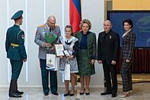 Девочку-героиню из Челябинской области наградили медалью в Москве