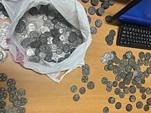 В Приамурье оперативниками задержан «гастролёр» за сбыт реплик старинных монет под видом настоящих