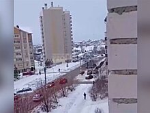 Пытавшийся уехать от шести экипажей российской полиции водитель попал на видео