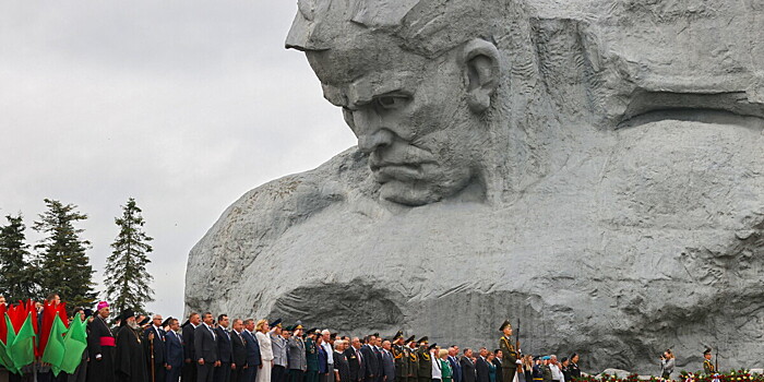 Книгу о преступлениях фашистов против народов СССР представили в Брестской крепости