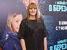 От актрисы пахло алкоголем: Анна Уколова упала в аэропорту Шереметьево и рассекла руку