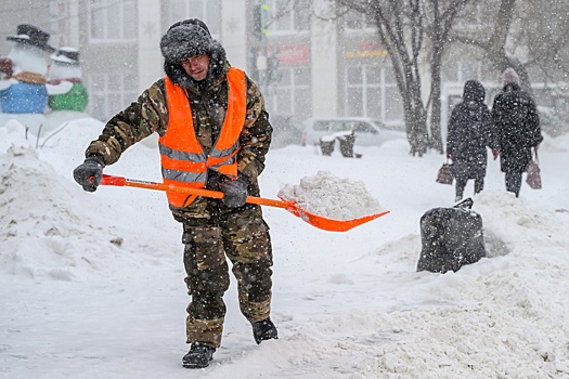 На Сахалине сняли введенный из-за снежного циклона режим ЧС