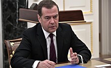 Медведев призвал россиян не паниковать