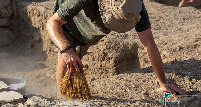На Сардинии обнаружили финикийский амулет-скарабей возрастом 3000 лет