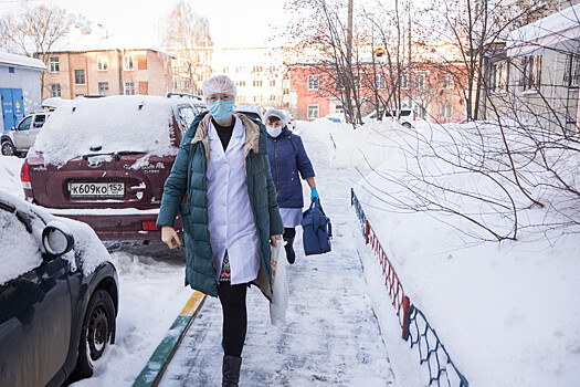 Депутаты и волонтеры помогают нижегородским медикам в проведении вакцинации