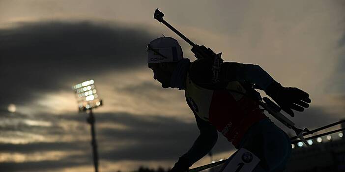 Биатлонист направил дуло винтовки себе в голову во время гонки