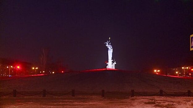 В Пензе в память о Неизвестном солдате подсветили здания и мемориалы