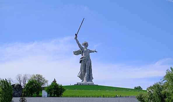 Памятник матери в волгограде фото
