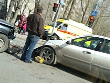 В столкновении двух легковушек на перекрестке Одесской и Котовского пострадала тюменка